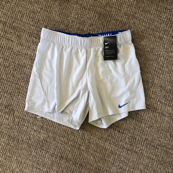 🦋Nike Ladies Shorts Size Small🦋 - Picture 1 of 2